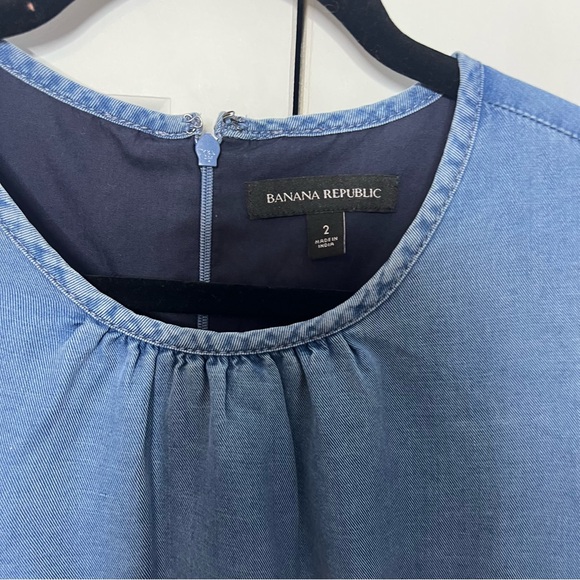 Banana Republic Chambray Denim Dress Women’s Size 2 Back Zip Ruffle Hem - Picture 4 of 8